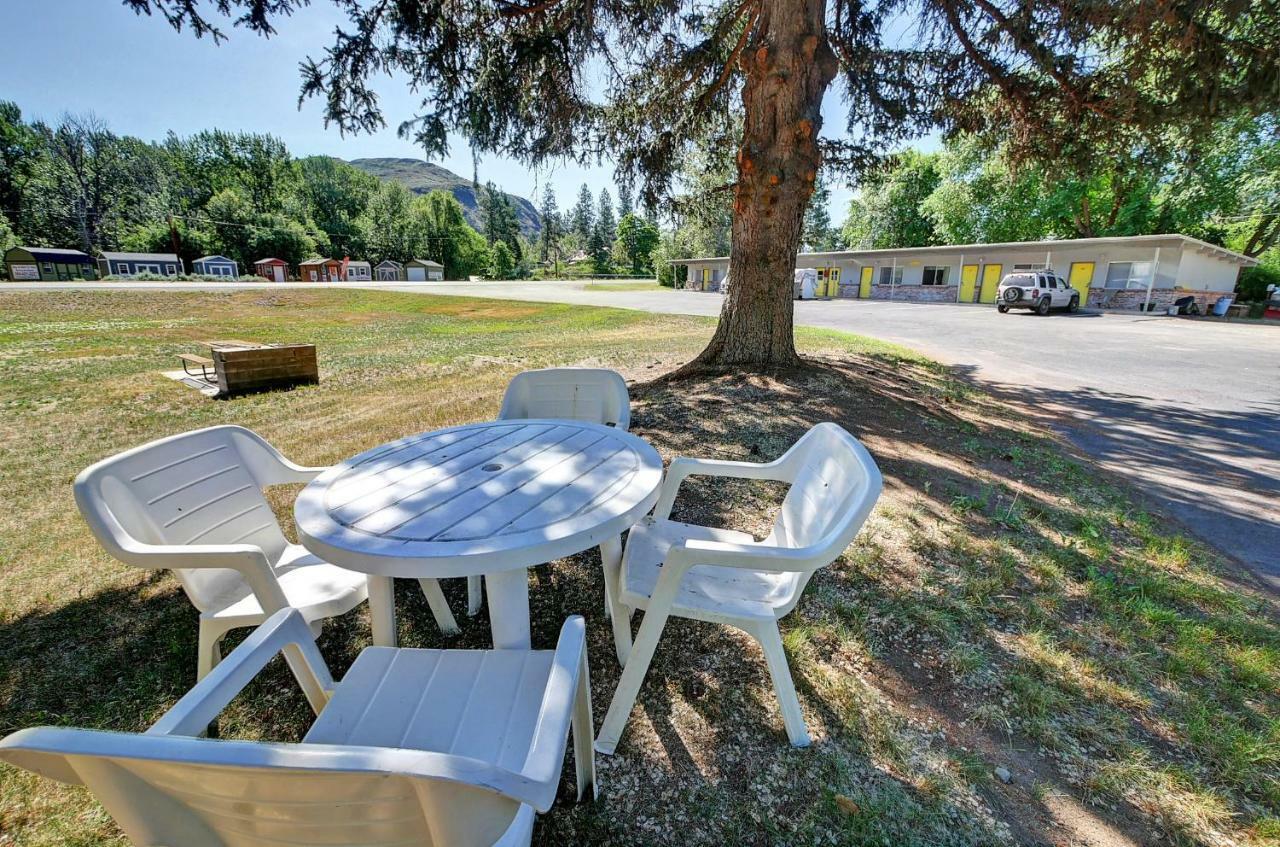 Idle A While Motel Twisp Экстерьер фото